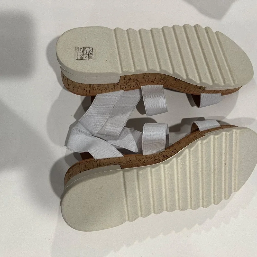 DREAM PAIRS Casual Platform Sandals‎ - Size 9 - NEW IN BOX.